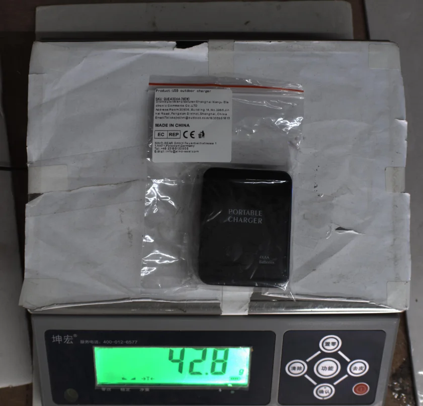 4AA/4XAA 비상 USB 충전기, 캠핑, 하이킹, 재해 생존 및 야생 여행을 위한 휴대용 야외 보조베터리