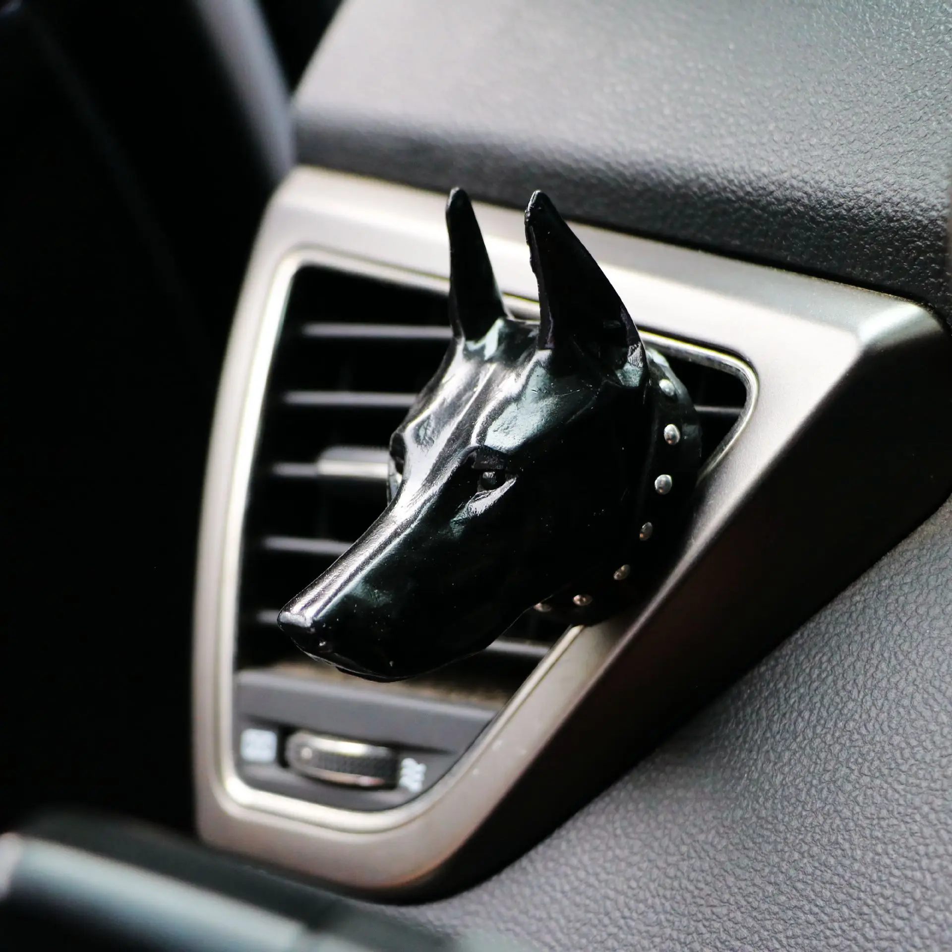 

Fashion Dobermann Ornaments Car Vents Clip Air Automobile Interior Fragrance Decoration