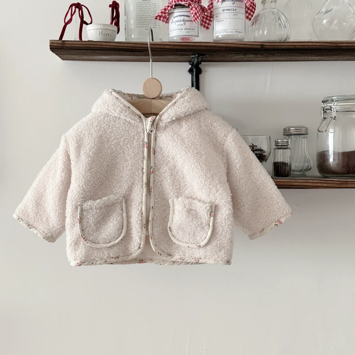 

Детское плюшевое пальто с капюшоном и мелким цветочным принтом, корейская версия, осенне-зимнее, новое, для девочек, свободного кроя, на молнии, детская одежда