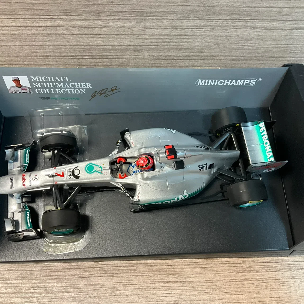 Minichamps 1:18 F1 2011 Schumacher W02 محاكاة طبعة محدودة الراتنج معدن ثابت سيارة لعبة مجسمة هدية