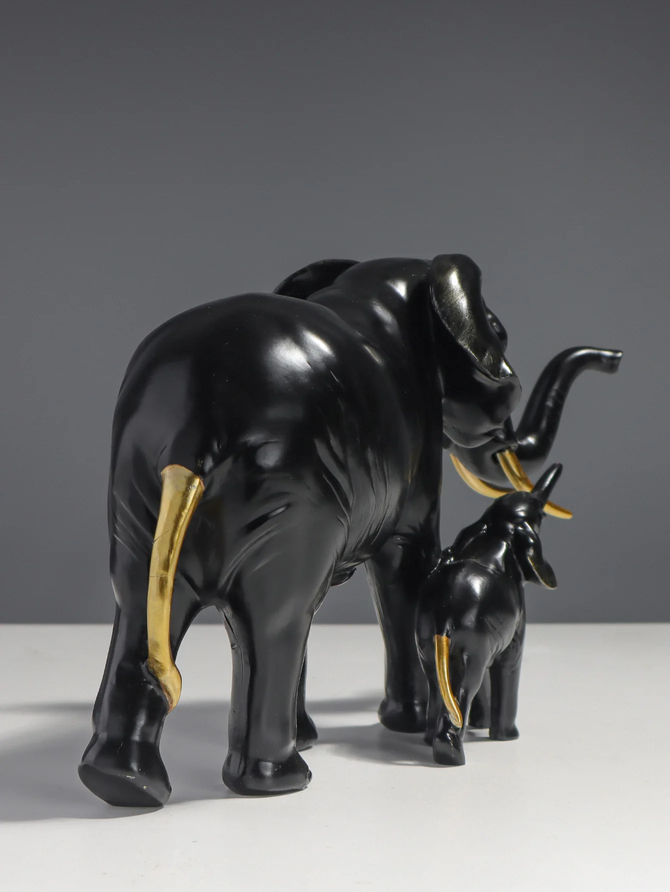Resin Mother-and-Child Elephant Sculpture, Exquisite Handicraft Home Decor Figurine for Bedroom, Living Room, Study Desk Decor