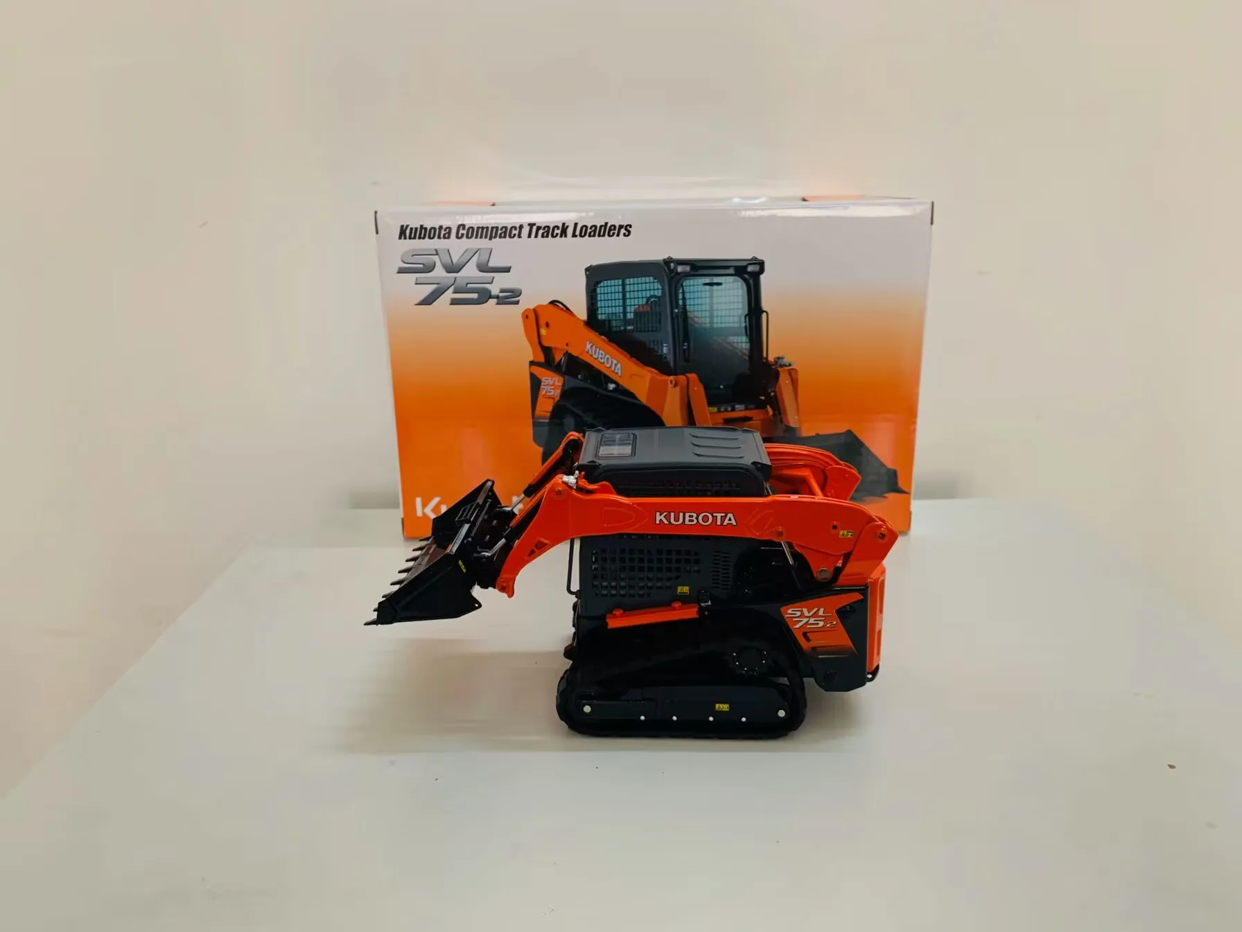 

SVL 75-2 Compact Track Loaders 1:24 Scale DieCast Metal Collectible Model UH8103 New in Box