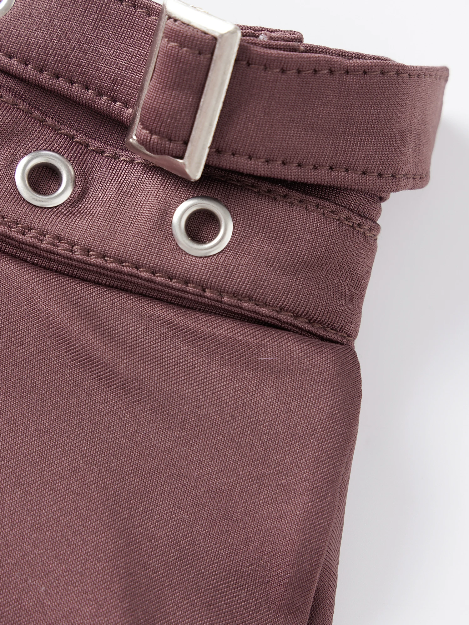 تنورة نسائية أنيقة مكشكشة مع حزام مثالية لحفلات الشاطئ الصيفية أو ملابس الشارع غير الرسمية