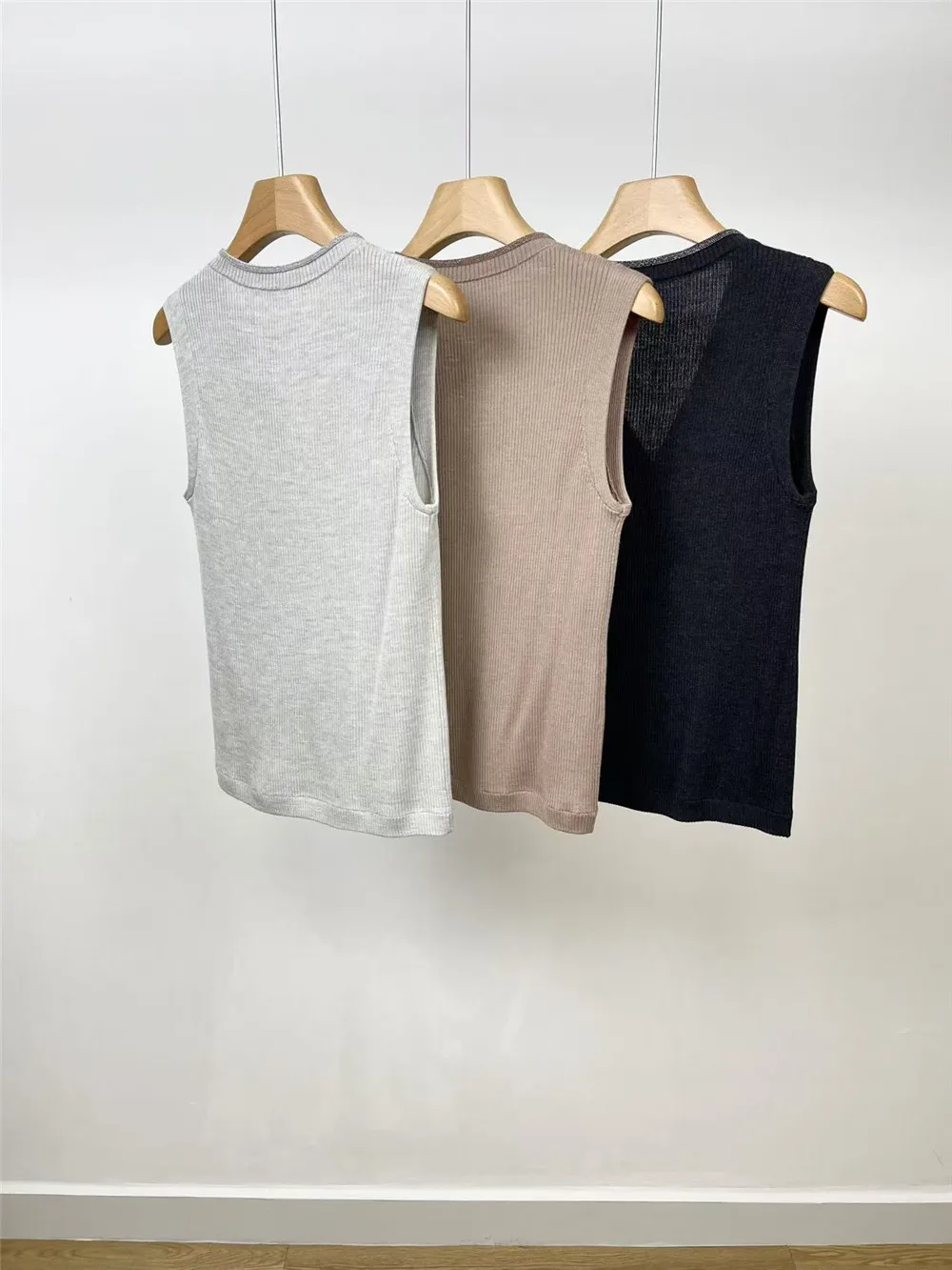 2025 Spring Summer Women's Knit  Sleeveless Vest V-neck Beads Silk Wool Tank Tops