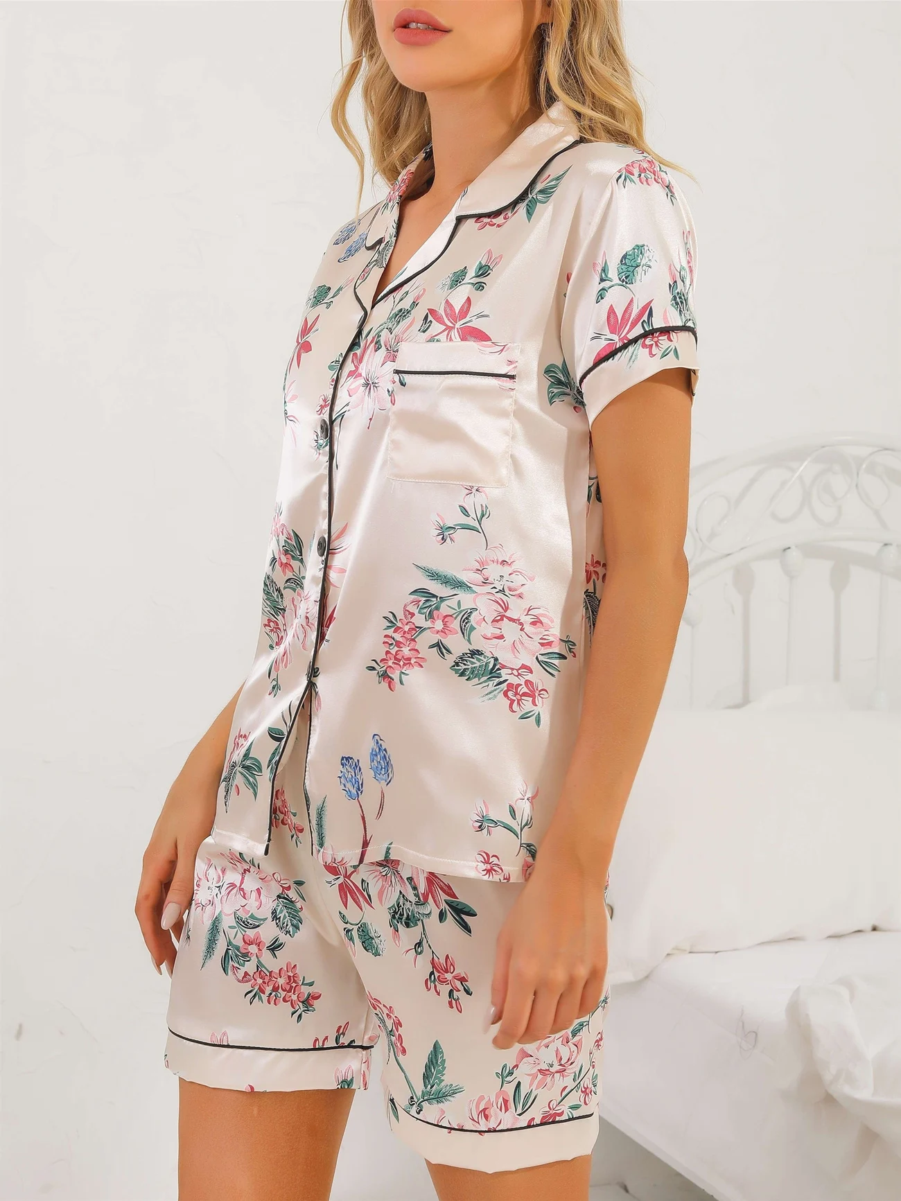 Floral Print Pajamas Set Short Sleeve Buttons Top & Shorts Women\'s Sleepwear & Loungewear