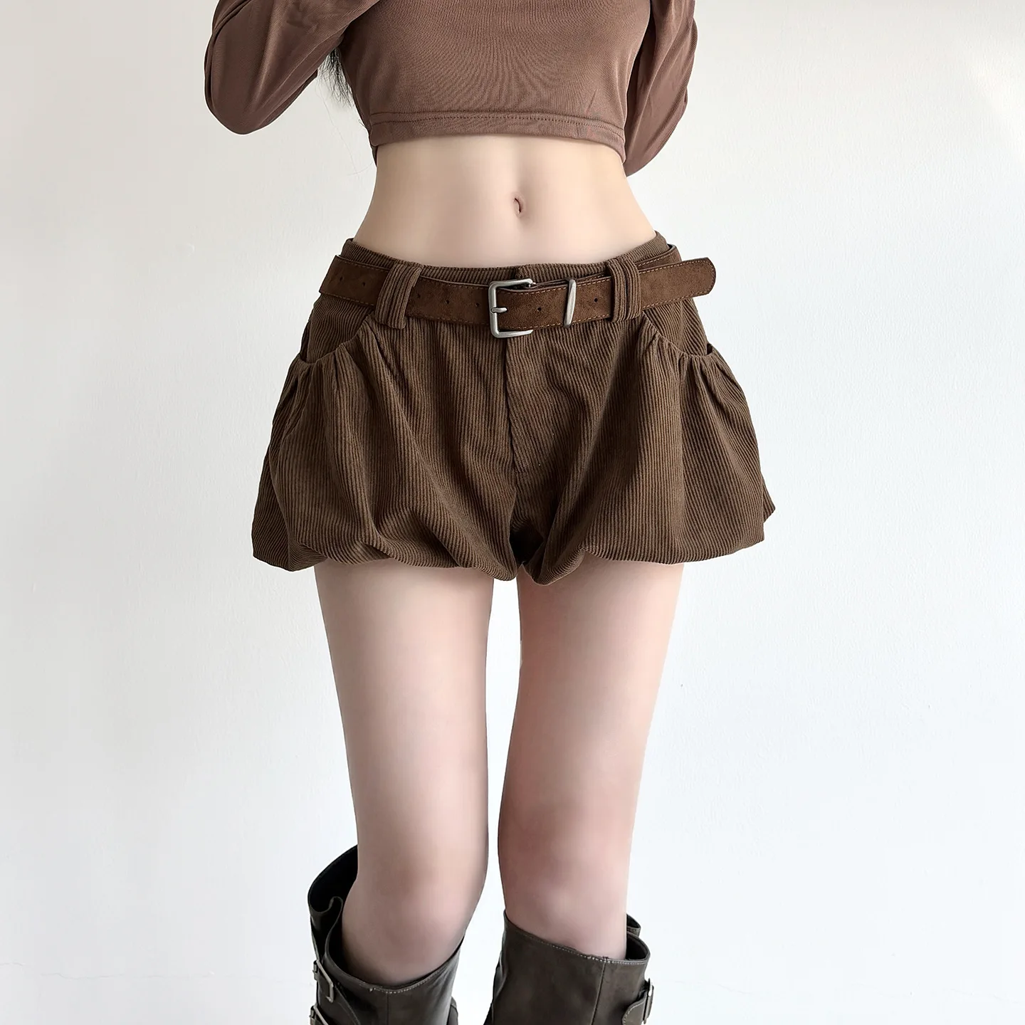 Autumn Korean style sweet and spicy new corduroy flower bud low waist design belt accessories shorts