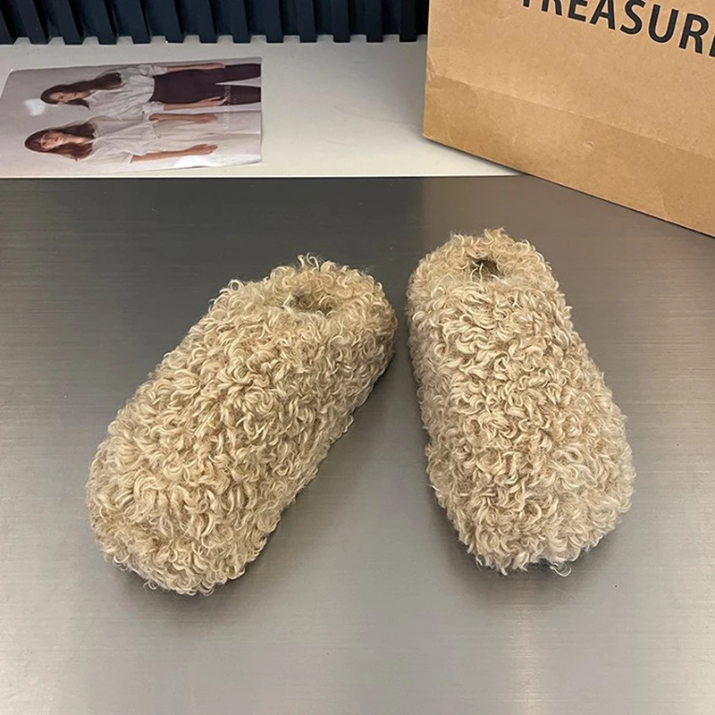 نعال من فرو الصوف أحذية شتوية نسائية ذات نعل سميك 2025 تصميم جديد شرائح من الفرو المجعد أحذية منزلية للنساء البغال pantuflas mujer