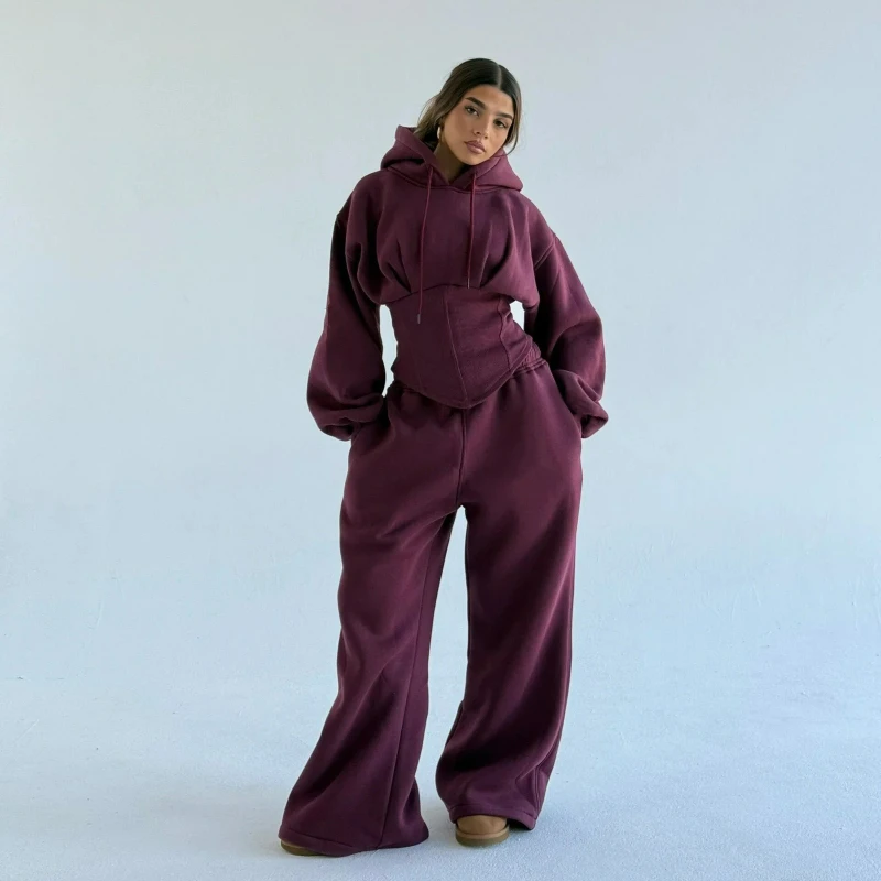 

Новый модный женский комплект из двух предметов: топ с капюшоном на шнурке для похудения и широкие брюки. Осенняя коллекция 2026.