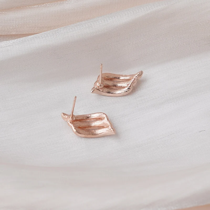 Rose Gold Color Crystal Women\'s Stud Earrings Hollow Wings Curved Small Earrings for Girls Hiphop Personality Mini Ear Jewelry