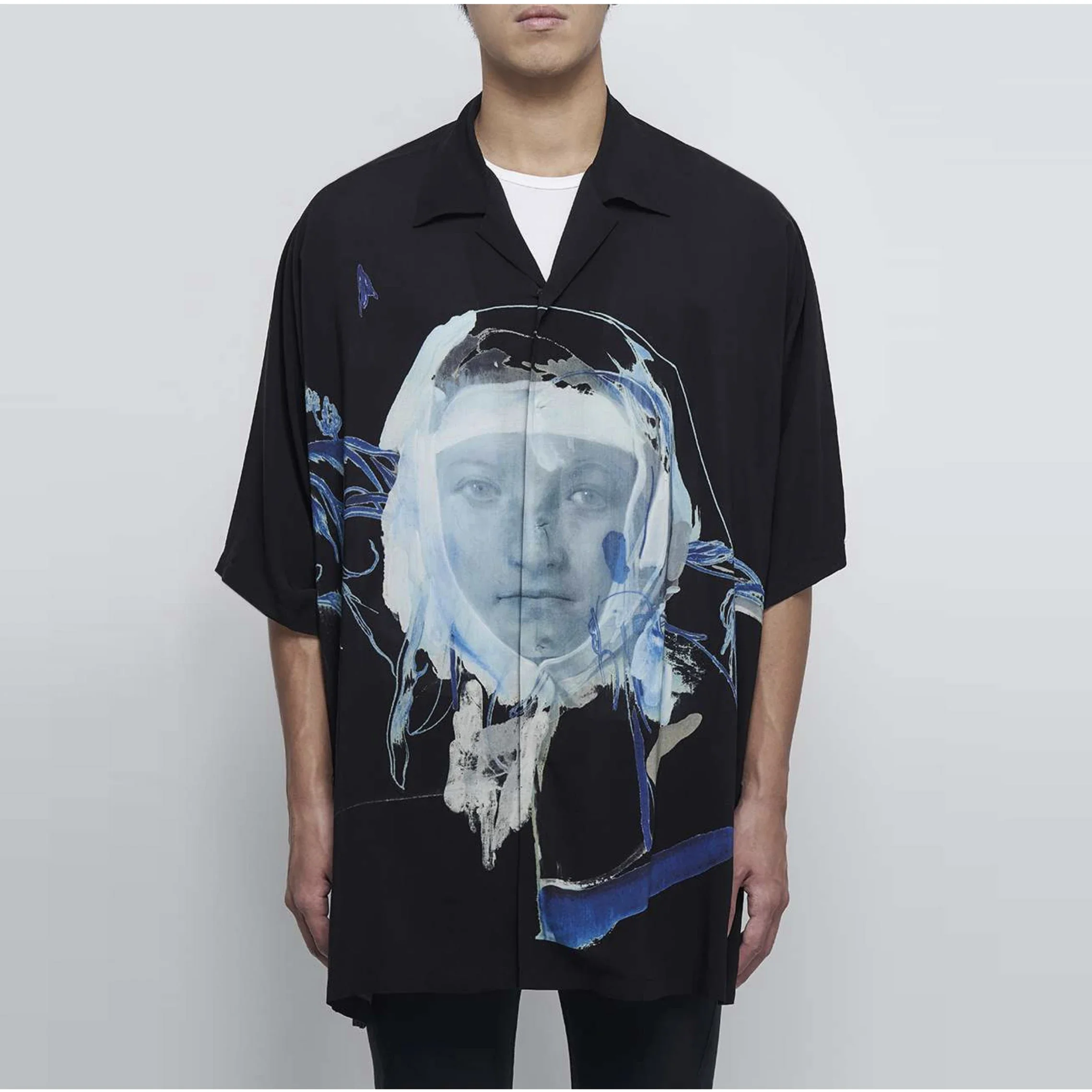 

YOJI OOAK JAMES JUANl коллаборация черная рубашка с короткими рукавами и кубинским воротником с принтом INS стиль High Street