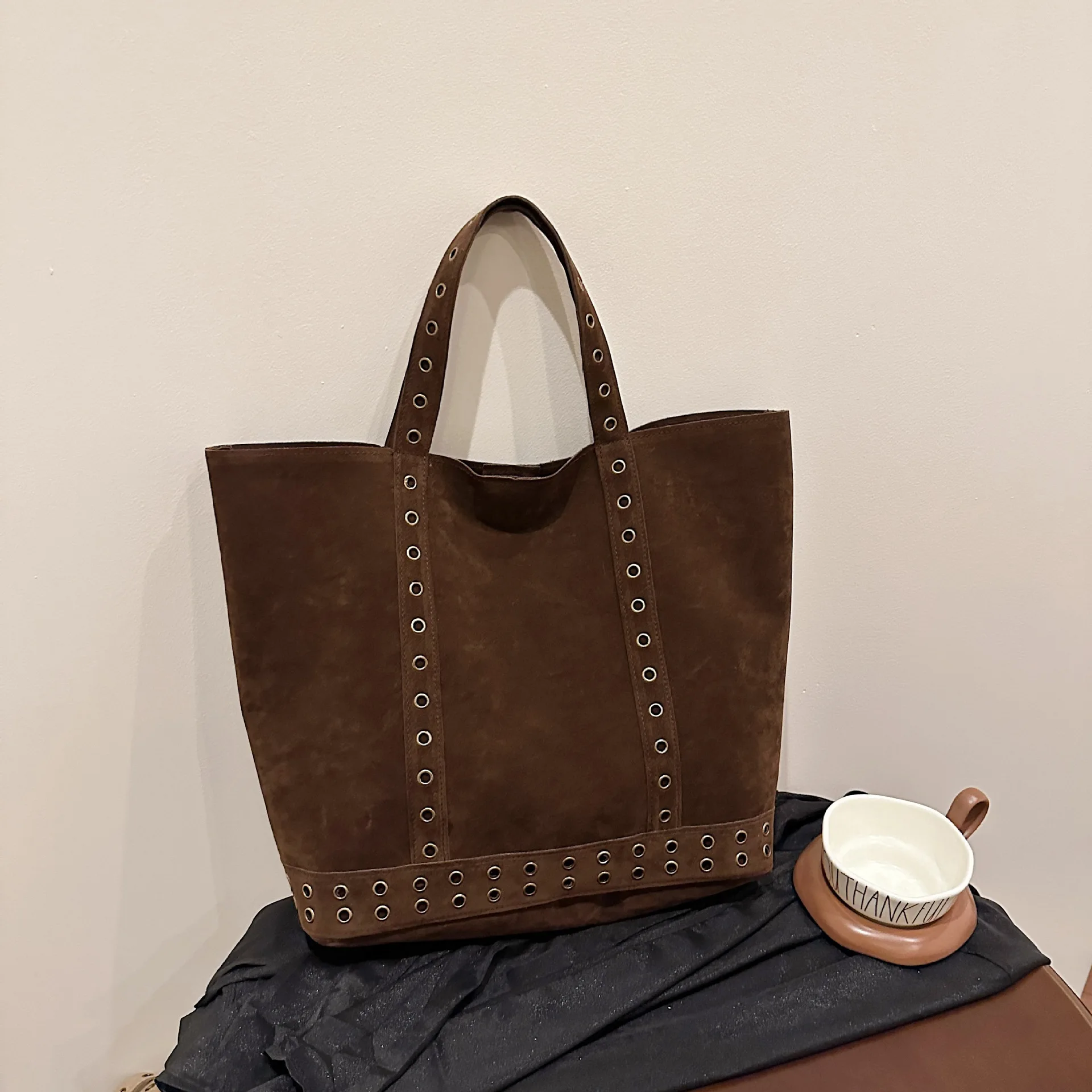 

Сумка-тоут с цветными блоками 2025 года, просторная женская сумка подмышками, через плечо для телефона с шипами, роскошная сумка «день-ночь», текстурированная сумка-слинг