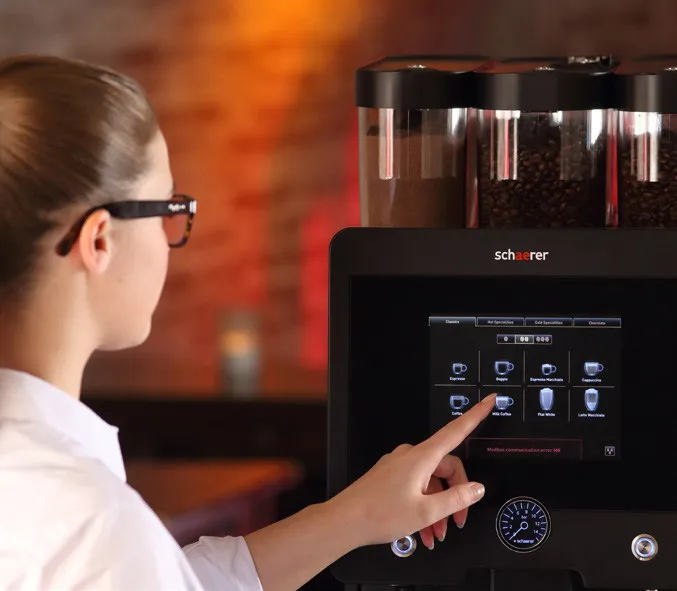 Macchina da caffè automatica con presa d'acqua automatica