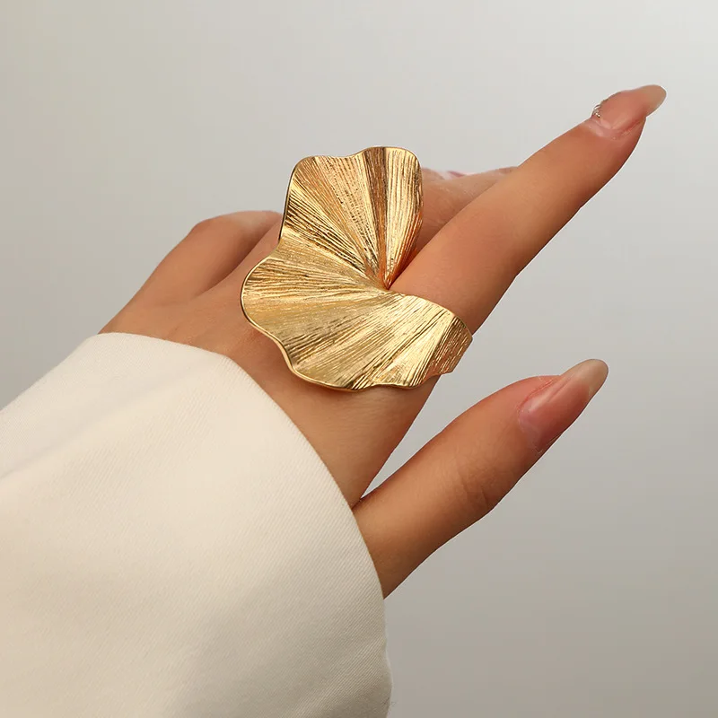 Ginkgo Leaf Ring for Women Classic Fashion Metal Leaf Fan-Shaped Finger Ring Women's Punk Party Jewelry Gifts