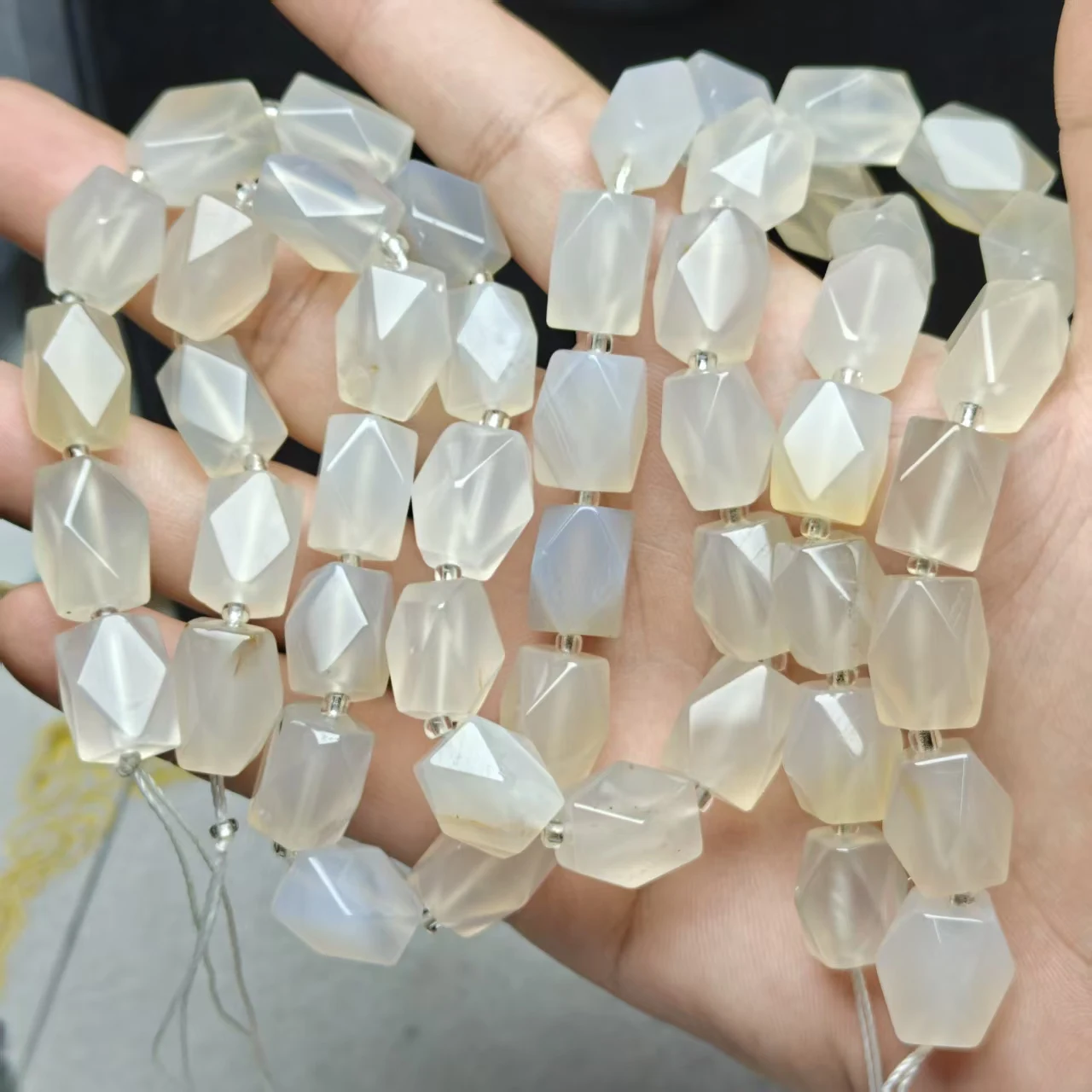 Xingyu Verschiedene Natur-Armbänder aus Achat, Erdbeerquarz, Tigerauge, mit unregelmäßig facettierten und glatten runden Perlen, Schmuckgeschenk – Detail 6