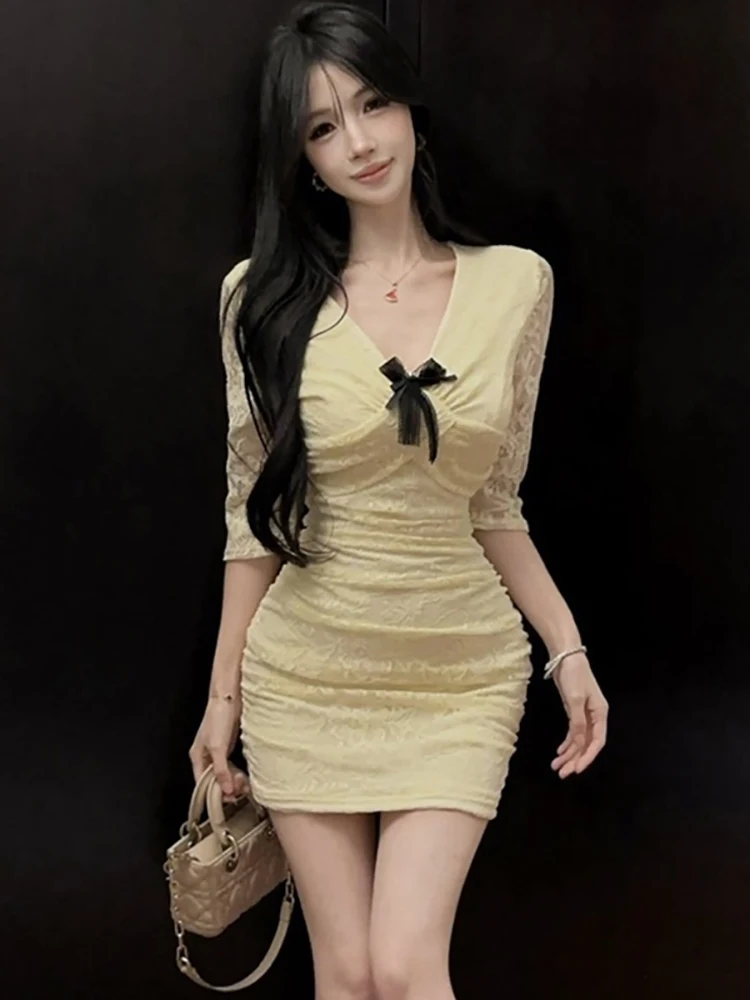 Damen Einfarbiges Spitzen-Jacquard-Kleid mit Schickem Schleifendetail und V-Ausschnitt, Kurzes Sommerkleid mit Kurzen Ärmeln, Figurbetontes Hüftwickelkleid 2026, Koreanisches Elegantes Partykleid