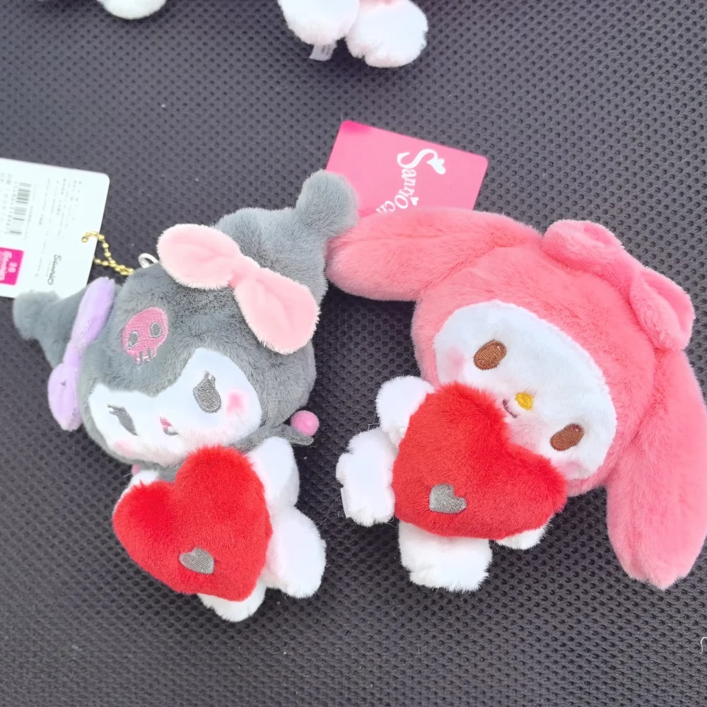 Sanrio melody kuromi segurar coração pingente de pelúcia bonito chaveiros de pelúcia meninas saco bakcpack carros chaveiros de pelúcia presente de natal