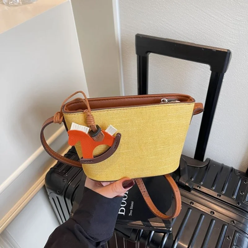 

Роскошная дорожная сумка для женщин с отдельными отделениями и элегантной переплетенной кожей