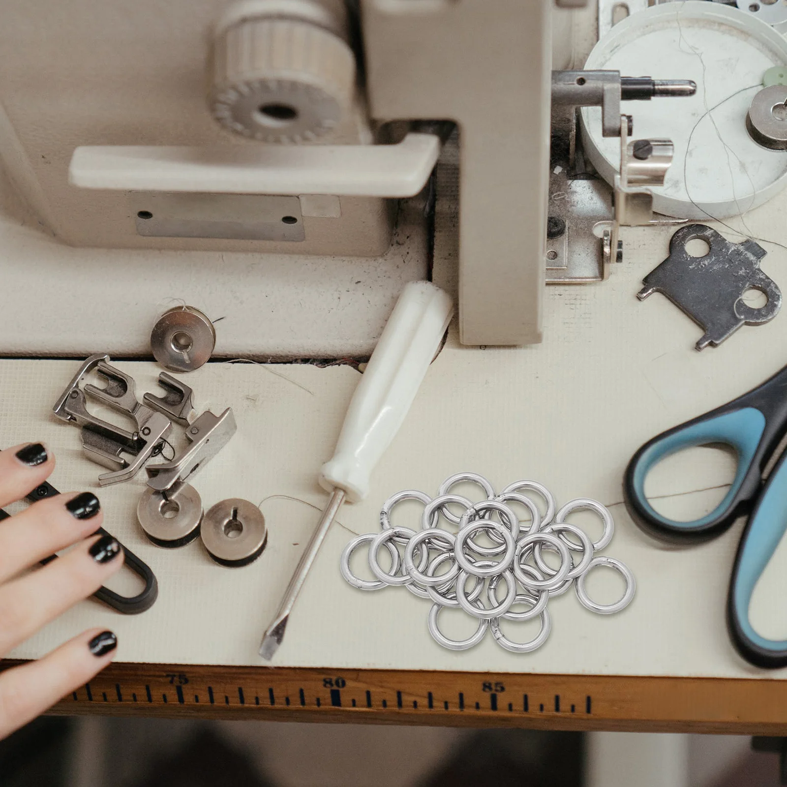 

24Pcs Stainless Steel O Rings 4Mm Solid Stability Closed Loop Security Smooth Edges DIY Dreamcatcher Supplies Metal Jewelry