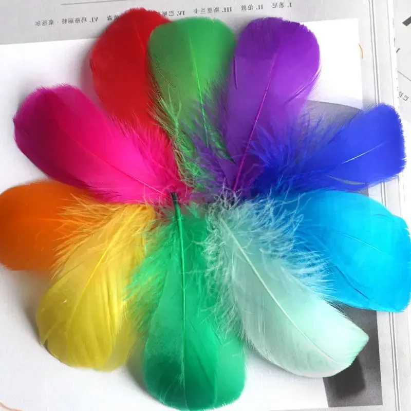 100 pezzi 8-12 cm piuma d'oca galleggiante centrale piuma colorata naturale per la decorazione di abbigliamento festa di nozze piume artigianali fai da te