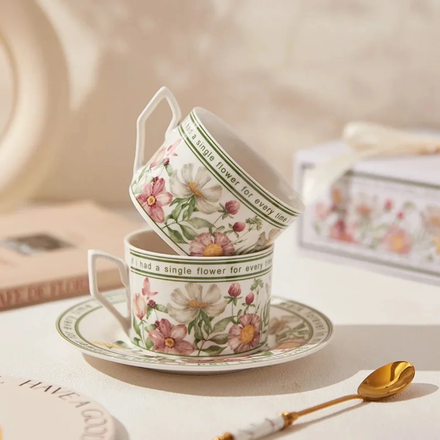 

French Retro Ceramic Mug 350ML Exquisite Flower Coffee Cup and Saucer Afternoon Camellia Tea cup Romantic Gift Water cup