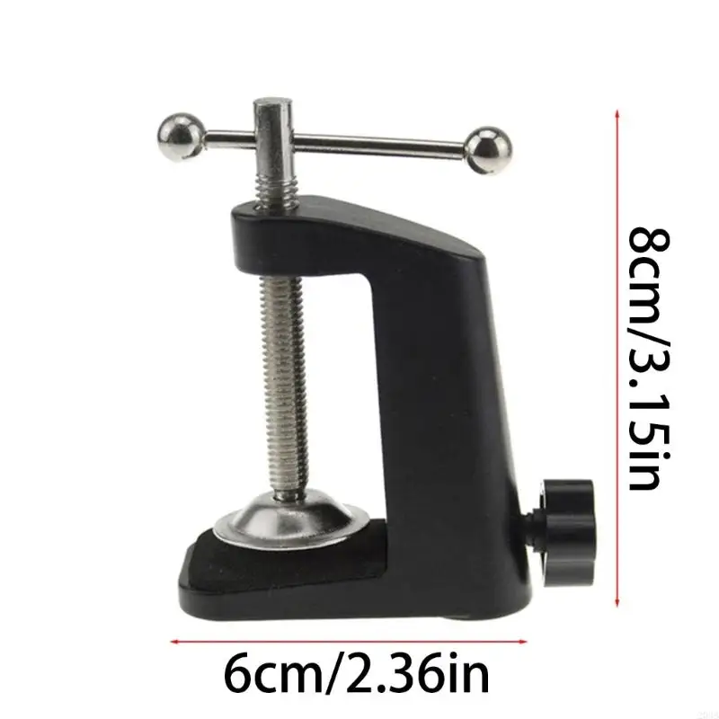 203b ไมโครโฟนที่เคลื่อนย้ายได้ยืนอยู่ติดผนังไมโครโฟน