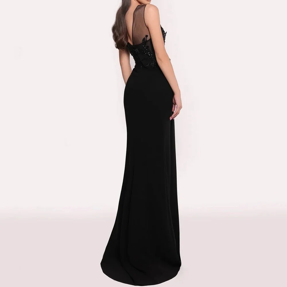 Minimalist backless strapless dress. Smooth lines fit perfectly. Personal customization shows gentle and graceful temperament