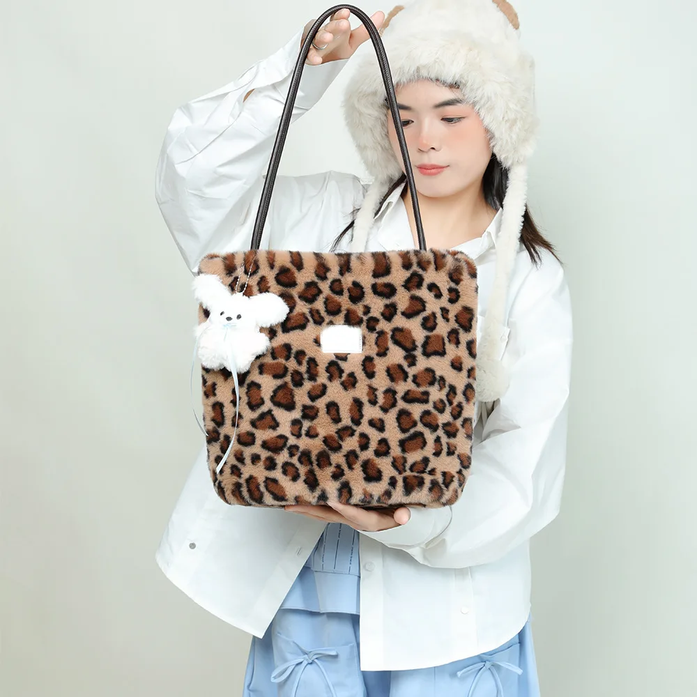 

Faux Fur Leopard Bucket Bag 2025, Cozy Winter Shoulder Purse, Korean Vintage Fluffy Tote for Women