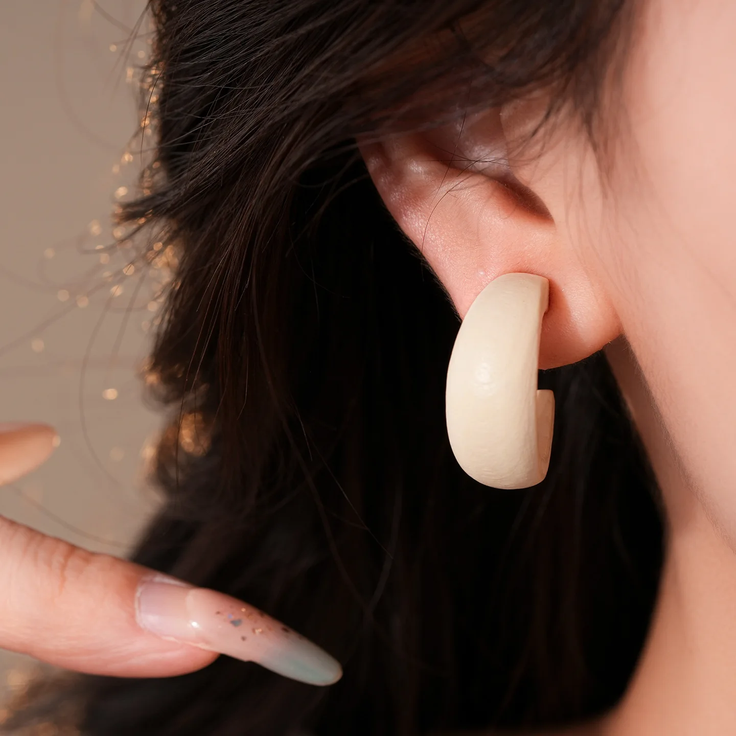 أقراط على شكل حرف C تصميم أنيق وخواتم أذن أنيقة وفريدة من نوعها ومتعددة الاستخدامات ومجوهرات مناسبة للنساء 2026 أكريليك كوري #5