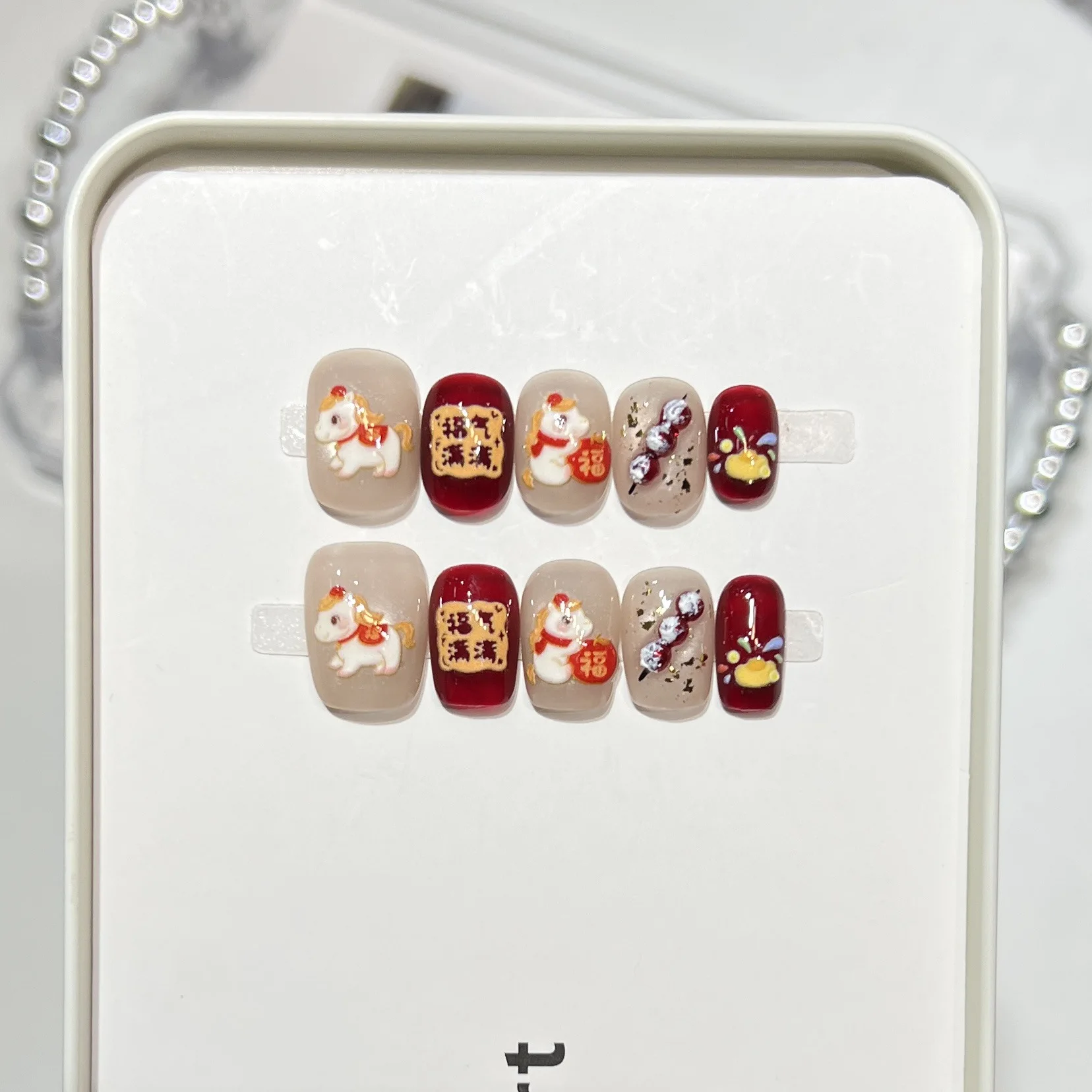 

10pcs Handmade New Year Fake Nails Hand-painted White Horse Cartoon Cute Press On Nails Short Square Tips Winter False Nails