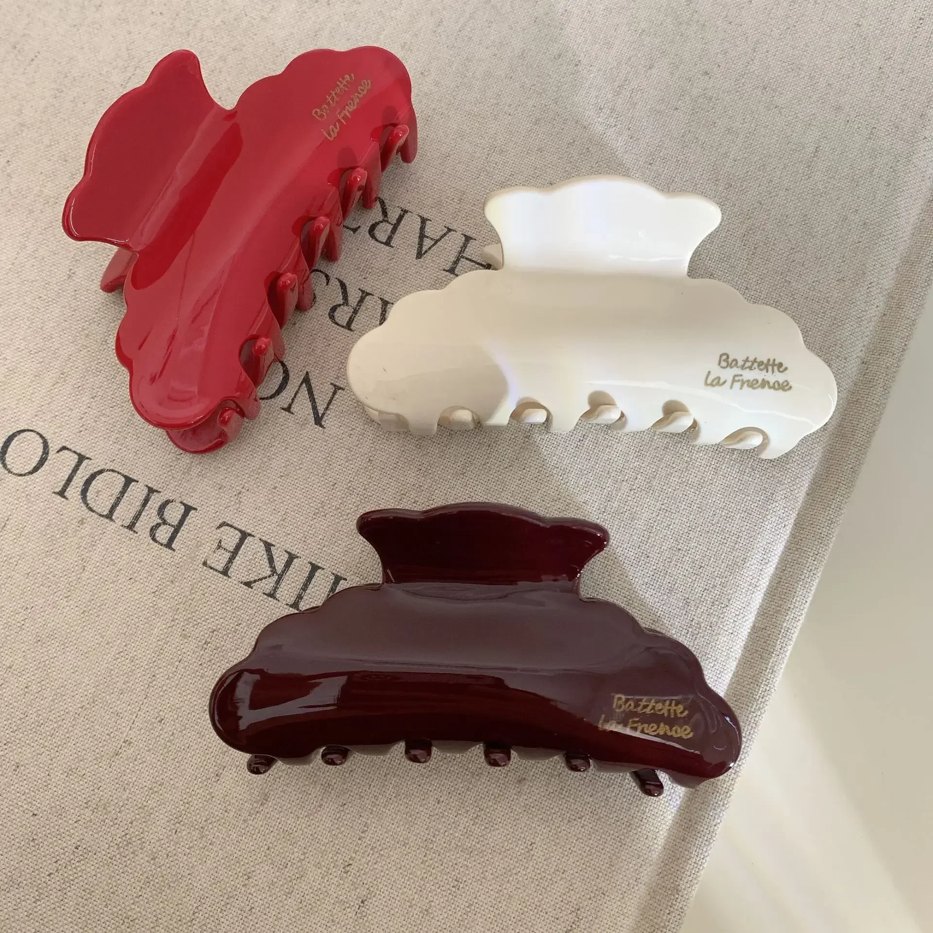 

BYL New Red Letter Hair Clips Acetate Hair Claws with A High-end and Fashionable Design Crab Clip for Women's Hair Accessories