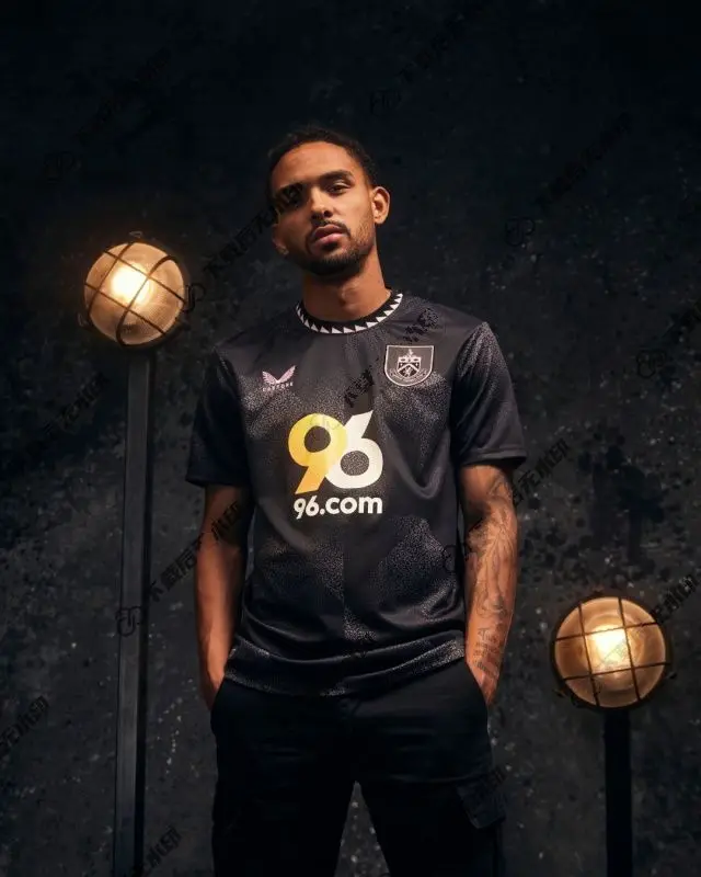 

2025 Summer Hot-selling New Trend Burnley Jersey Outdoor Training Breathable Quick-drying Sweat-absorbing Short-sleeved T-shirt