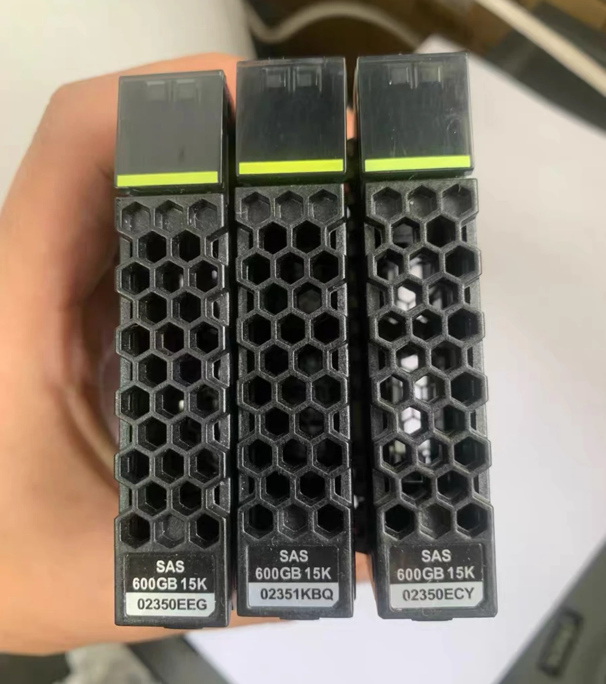 

Жесткий диск для хранения данных 02350ECY 02350EEG 02351KBQ 600G 15K SAS 2.5-дюймовый V3