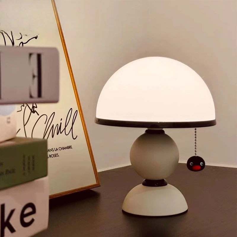 Lampada da comodino per camera da letto, piccolo pinguino che carica la luce notturna