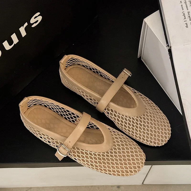 

Полые сандалии на плоской подошве для женщин, новые летние дышащие сандалии с сеткой, модная верхняя одежда, одинарные туфли на мягкой подошве