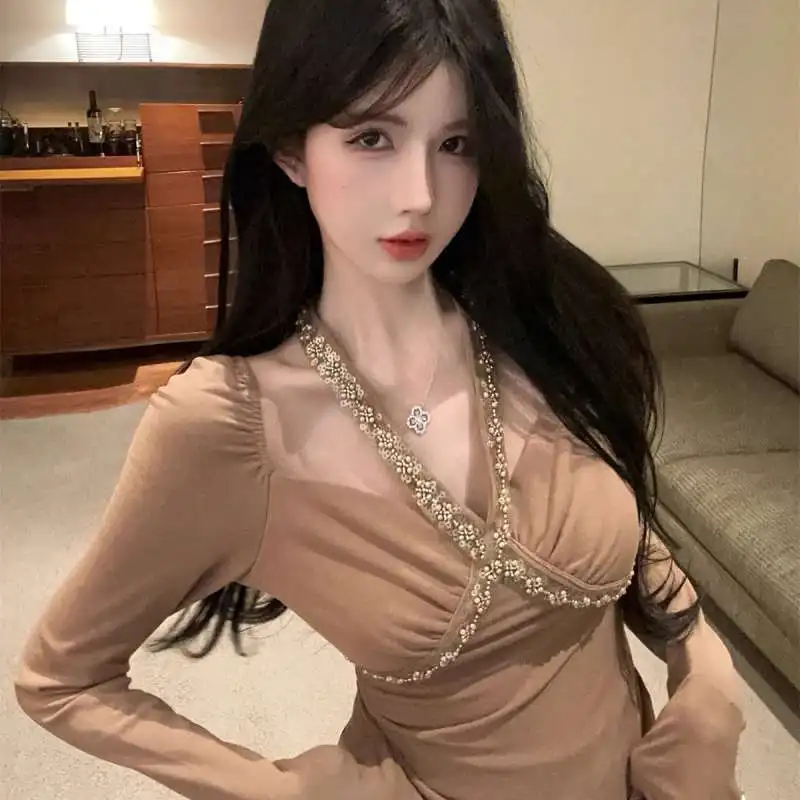 

2025 New Sexy V Neck Halter Top Women Winter Elegant Rhinestone Embellished Slim Fit Base Layer Inner Wear Outer Wear Fashion