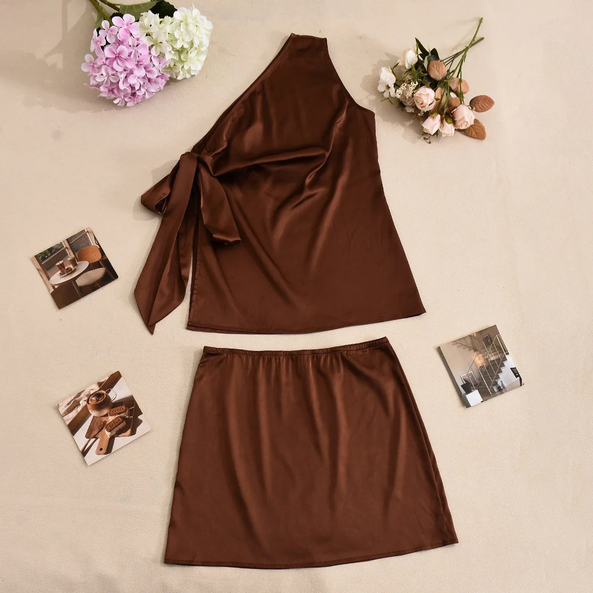 Лето 20225, новинка, хит продаж, атласная юбка в европейском и американском стиле с наклонными плечами, комплект