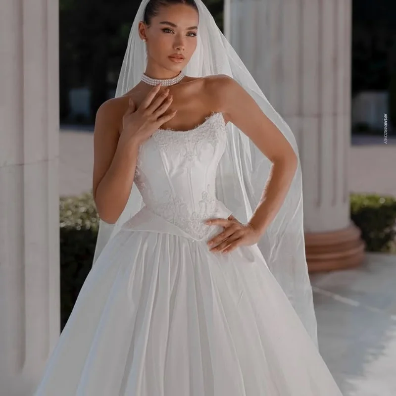 

Customized simple ivory white Ball Gown Royal Wedding Dresses Sweetheart applique Lace backless Made Robe De