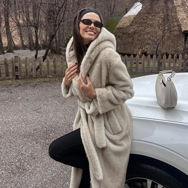 Neo Mint 2024 Winter Belted Eco Mink Fur Coat Women Beige Gradient Furry Faux Fur Jacket Luxury Brand Hooded Outerwear Overcoat