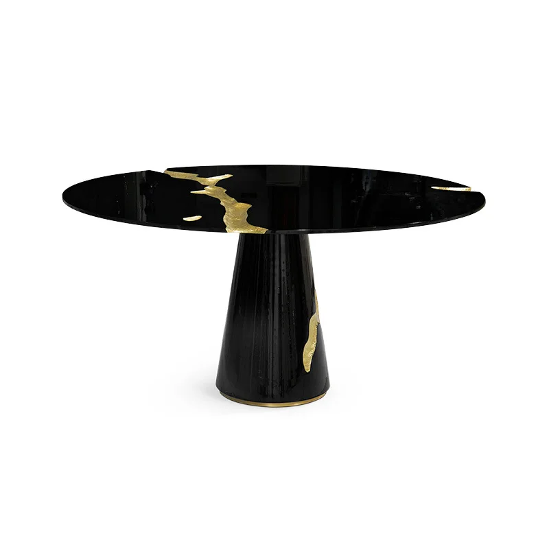 Простой черный обеденный стол