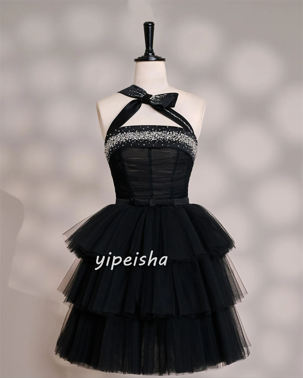 Sukienki szyte na miarę w nowoczesnym stylu, z błyszczącego tiulu, zdobione cyrkoniami, warstwowe, o kroju litery A, z jednym ramiączkiem, o długości do kolan, sukienki na specjalne okazje, klasyczne.