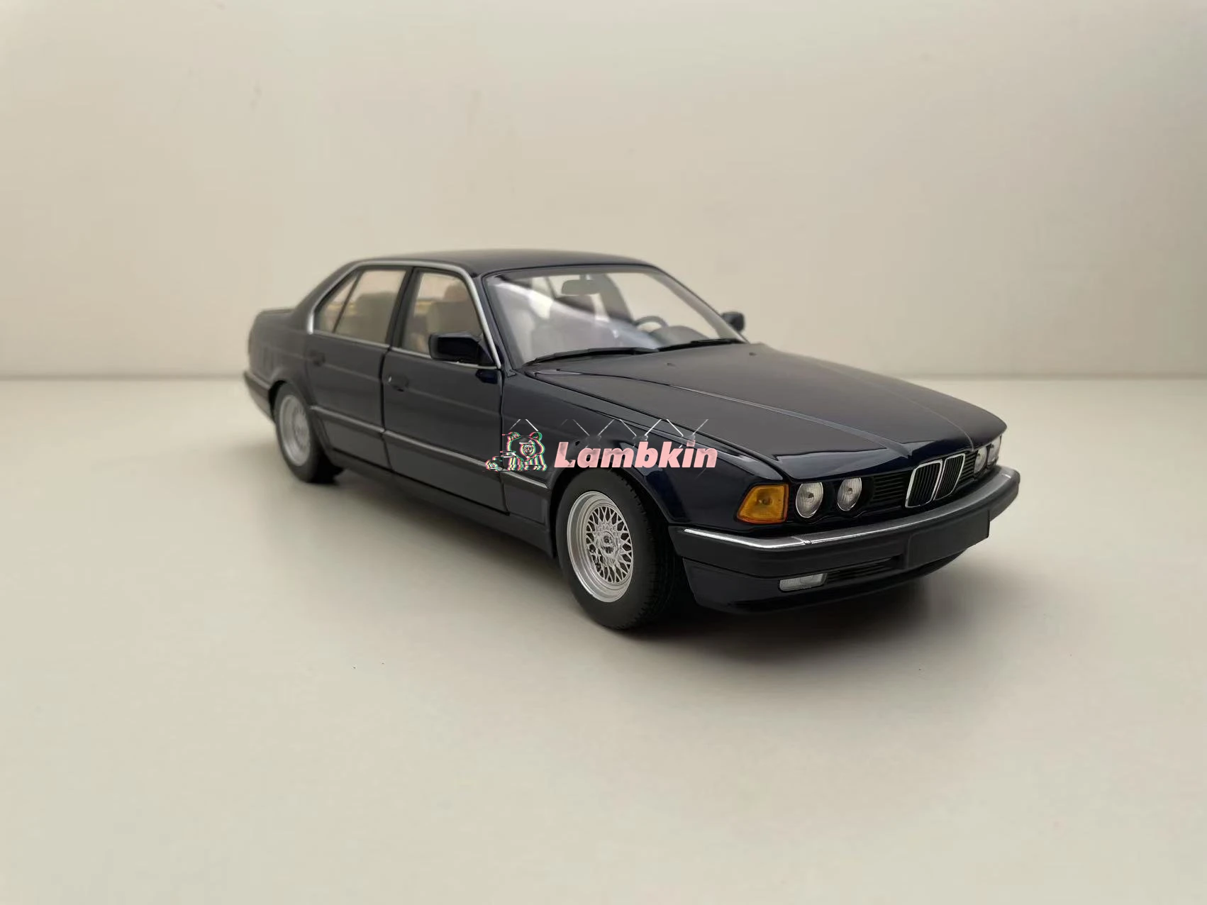 

MINICHAMPS 1/18 bmw-730i E32 blue Rare Slight Box Damage Alloy Openable Car Model Gift Collection