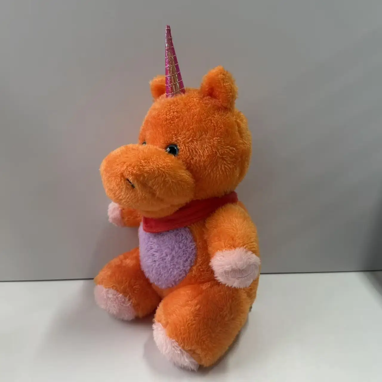 Neues Anime Buddy The Unicorn Plüschtier, süßes Buddy Plüschtier, weiches, gefülltes, rosa Hasen-Betty-Plüschtier, Kawaii-Sammelplüschtier, Geschenk für Fans – Detail 7