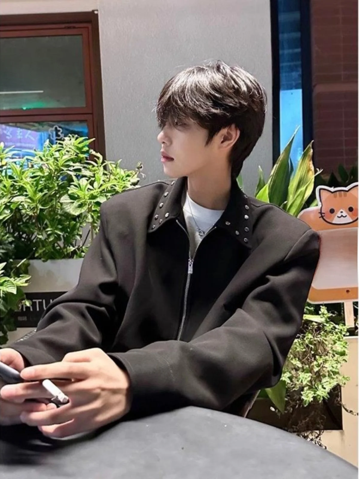 

Мужская ветрозащитная куртка Cleanfit осенняя, свободного кроя, с воротником-стойкой, декорированная металлическими элементами