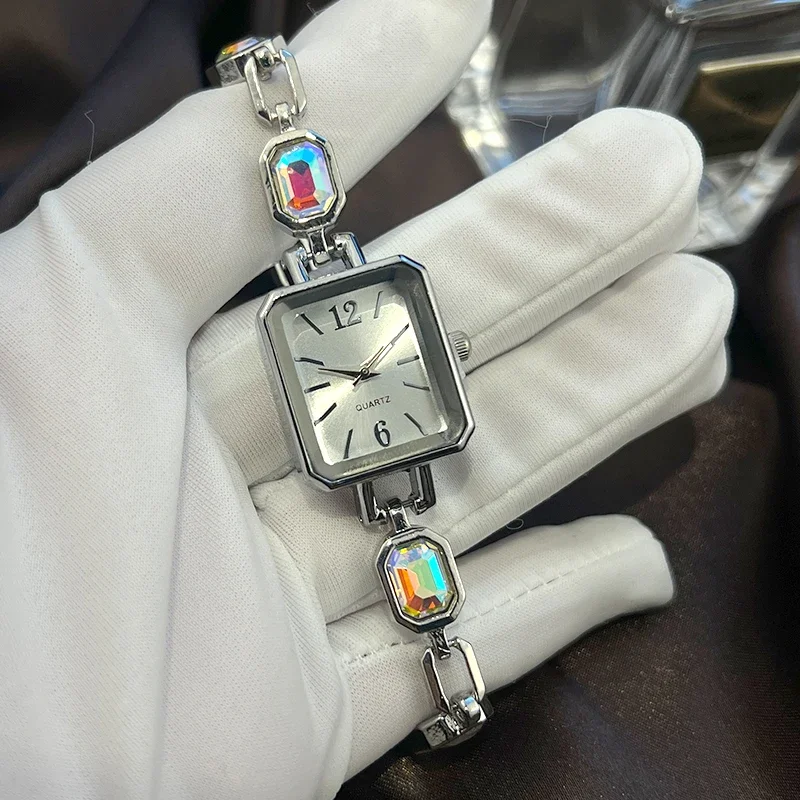 ساعة عمل للسيدات مستطيلة رائعة وسوار ألماس ملون أنيق وساعات يد كوارتز فاخرة للنساء مناسبة