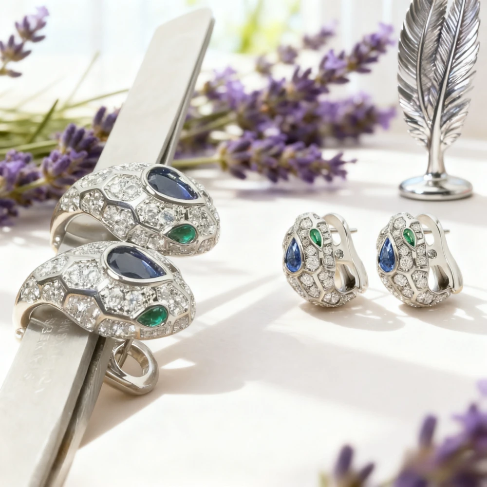 

Light luxury full diamond snake head earrings with a niche design and trendy earrings Serpenti series 2025 Trendy Jewelry