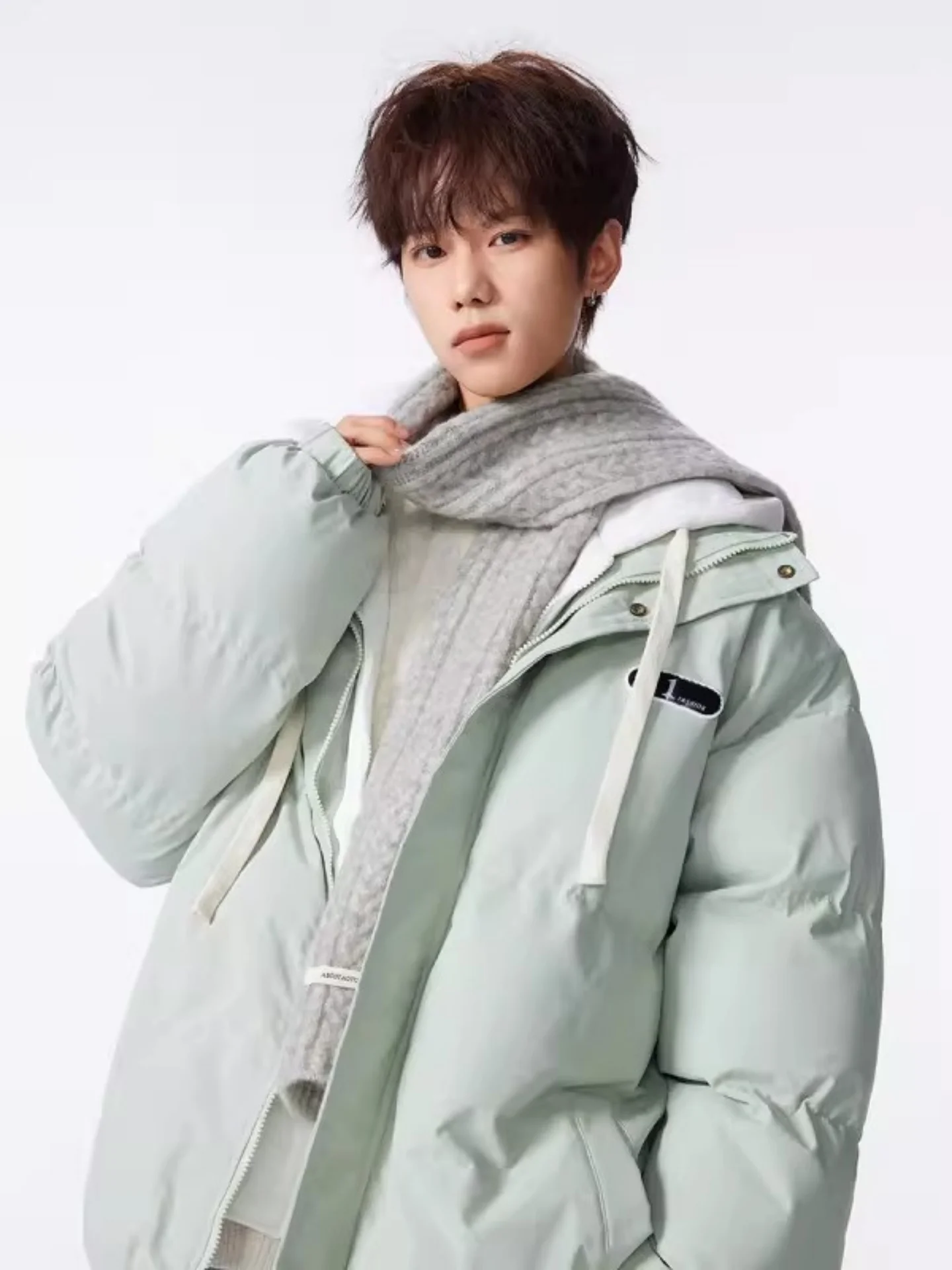 

High-Street Sle Men's Thiened Hooded Jaet Fake Two-Piece Winter Coat Warm Casual Long Sve Zipper Closure Color