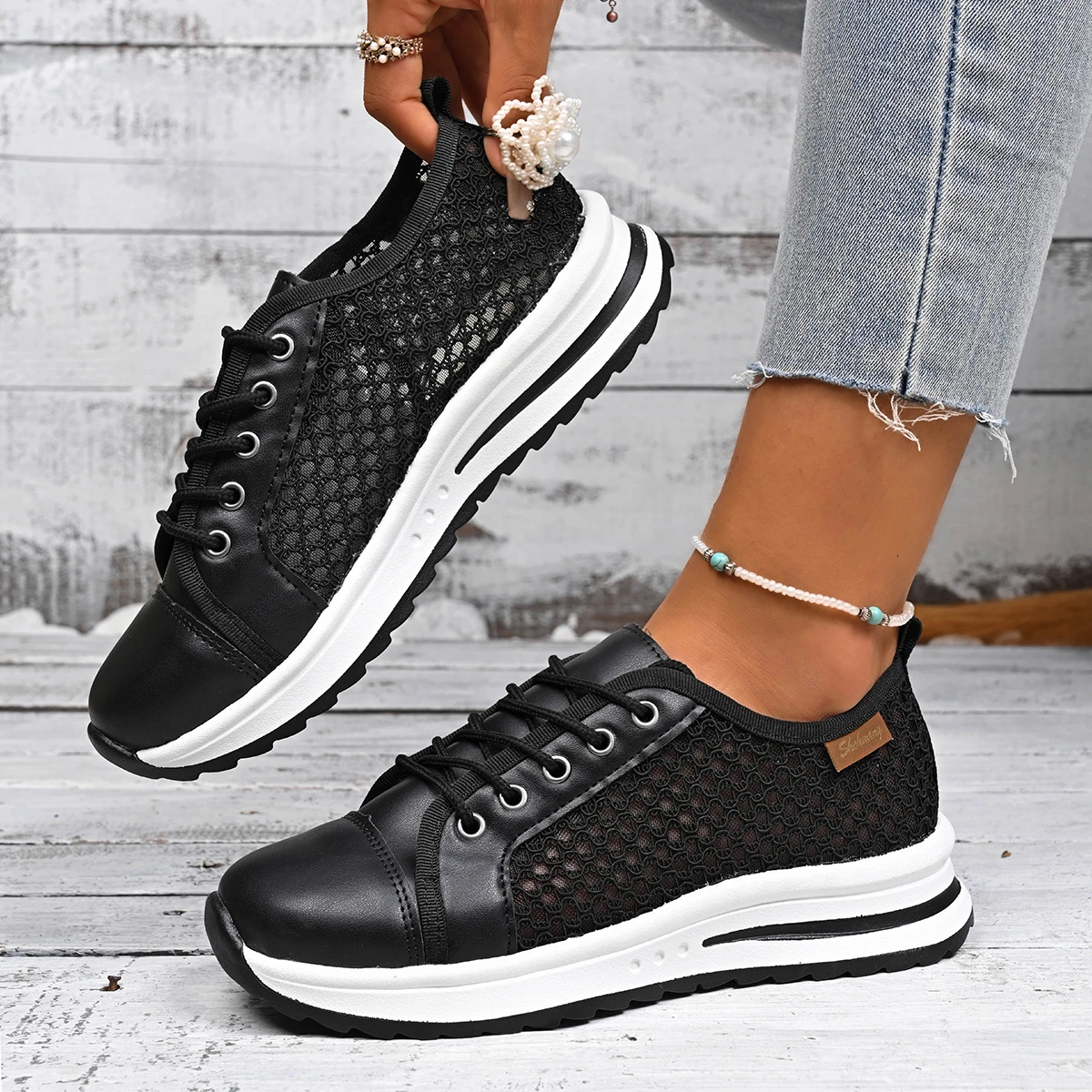 أحذية رياضية نسائية موضة الصيف حذاء كاجوال النساء القواطع الدانتيل جوفاء تنفس منصة أحذية رياضية مسطحة امرأة Zapatos De Mujer