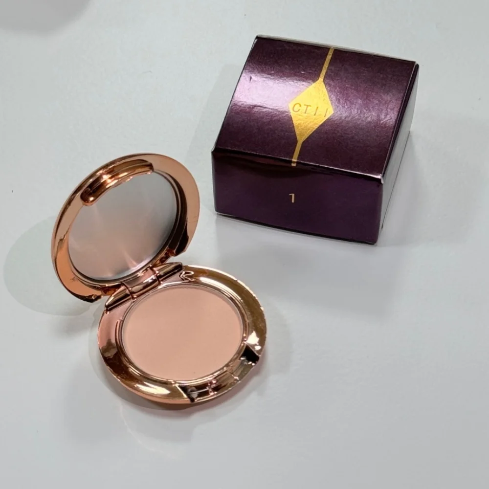 Charlotte Tilbury Airbrush Flawless Finish Glättender Porenverfeinernder Effekt AIRbrush-Effekt Make-up Fixierpuder CT Cosmetics