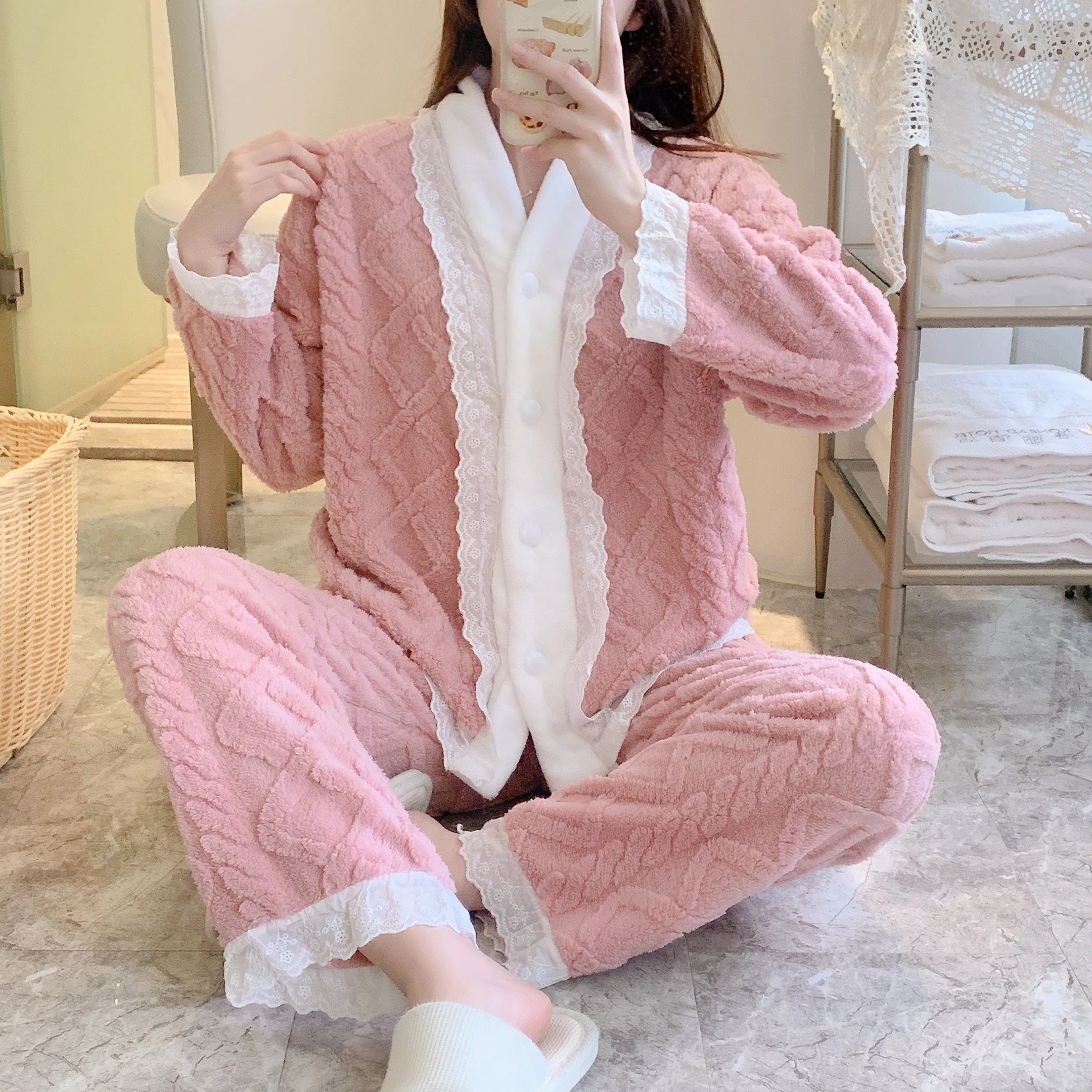 

Jacquard plush winter new girl pajamas princess style sweet and cute lace cardigan V-neck plush thickened home clothing set