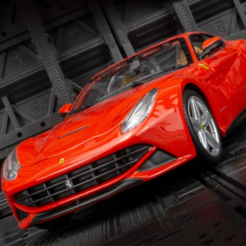 

Bburago 1:24 Ferrari F12 berlinetta alloy super sports car model car decoration door and hood can be opened